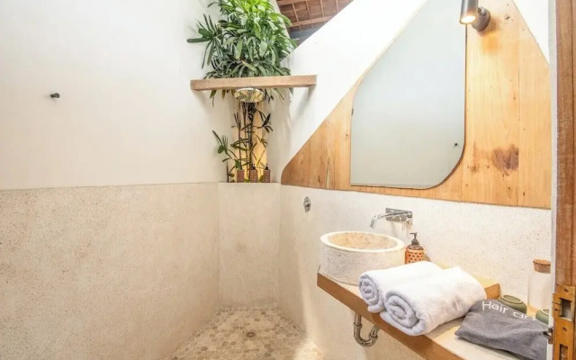 Chic 1-br Villa With Pool, 800m From Echo Beach