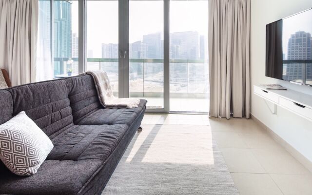 Spacious Studio in new 8 Boulevard Walk!