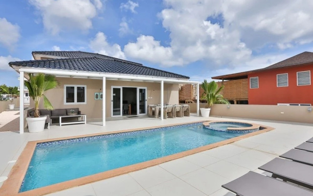 Luxury Villa With Pool in Jan Thiel