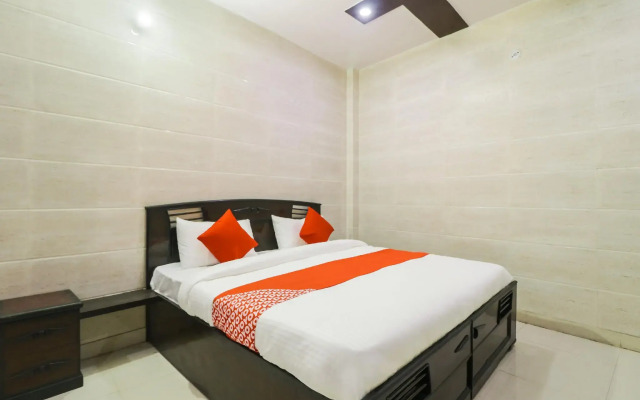 Mayur Palace by OYO Rooms