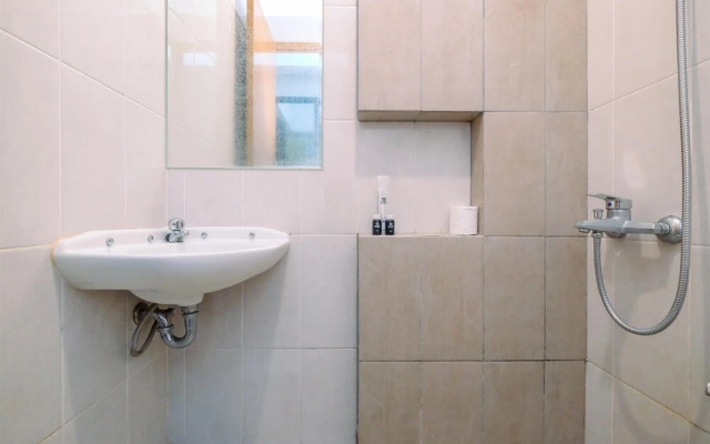 Comfort And Cozy 2Br Royal Heights Apartment