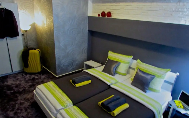 Hotel 108