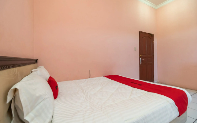RedDoorz near Silangit International Airport