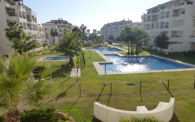 Beautiful 2 Bedroom 2 Bathroom Apartment With Pool