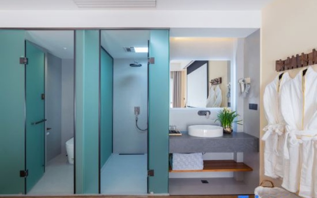 Qianshan Muxue · Sun Goldens · Yulong Snow Mountain View · Golden Snowscape Designer Lodge – Bathroom – Lijiang