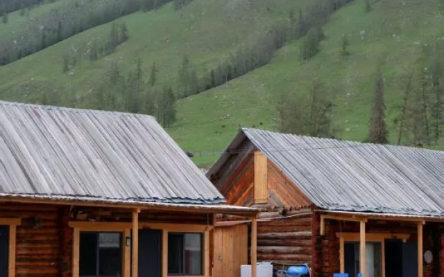 Kanas Liangqishanyuan – Outside – Altay