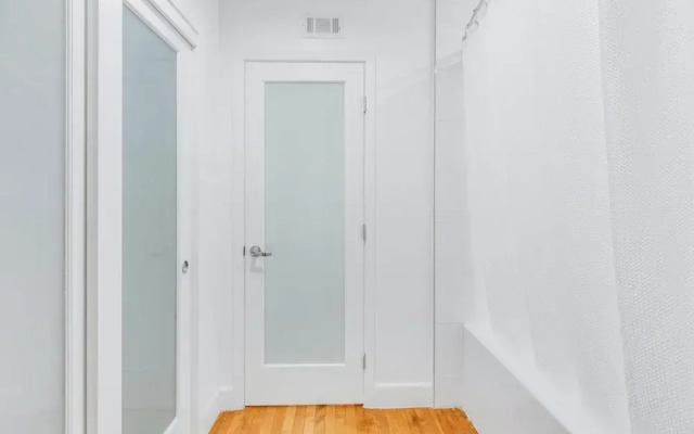Stylish 2br/2ba At HWH by Oneluxstay
