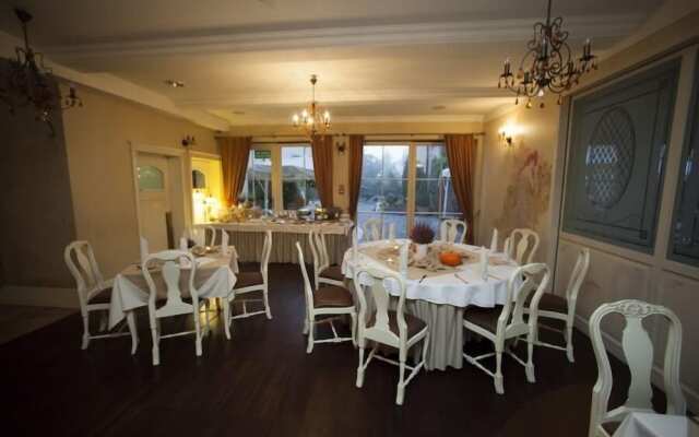 Villa Estera - Hotel & Restauracja