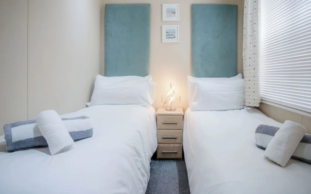 1 Manor Lodge - 3 Bedroom Lodge - Pendine