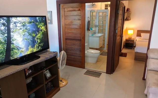 Peaceful 1 BR home in private residence
