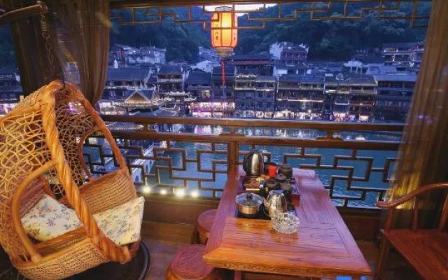 Phoenix Wanfeng Yushe Light Luxury Homestay (Hongqiao Branch, Fenghuang Ancient Town) – Restaurant – Xiangxi