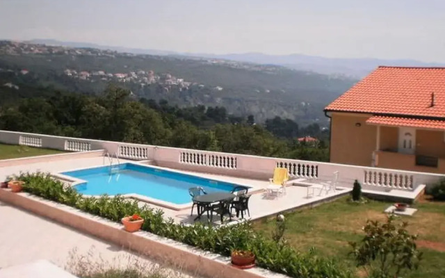 Attractive Villa Antonio Apartment in Opatija near Črnikovica Beach