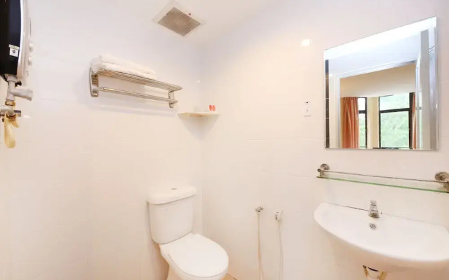 Super OYO 635 Seven Days Hotel