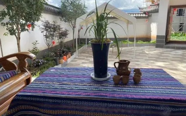 Lijiang Yuni Xiaoyuan Inn (Sanyi Airport)