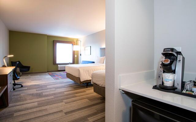 Holiday Inn Express & Suites Columbus - Worthington, an IHG Hotel