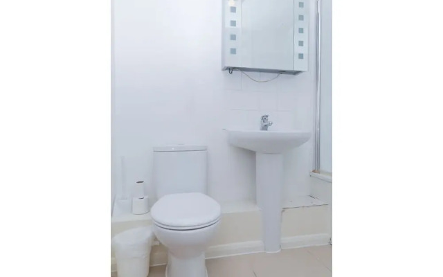 Bright 1BR by Thames River