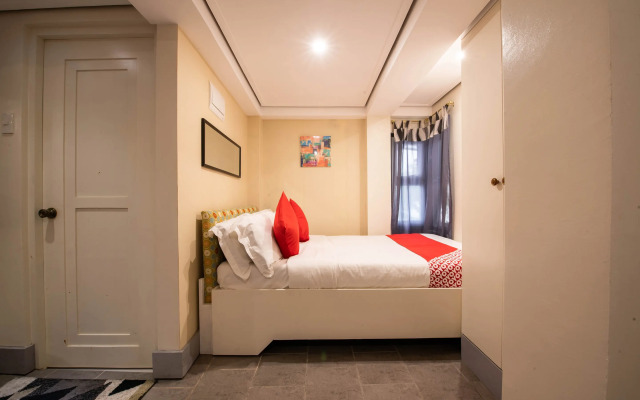 OYO 492 Sunset View Ridge Residences