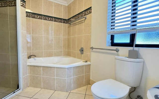 Townsville Lighthouse - 3/103 Strand