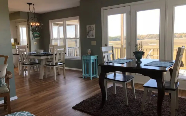 Tailslide Inn 4 Bedroom Home by RedAwning
