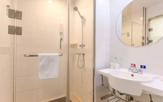 Pebble Motel (Kunshan Golden Eagle International Qianjin Middle Road)