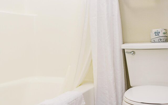 Lavissh Inn & Suites