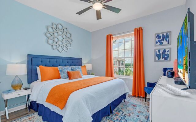 Condo w/ Prime View of Lake, Pool & Fireworks!