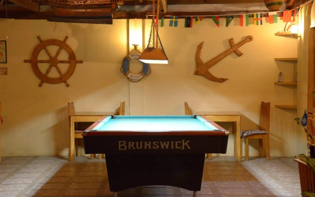 Captain's Lodge and Bar