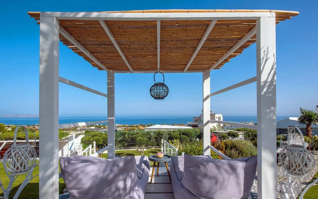 Amazing 4 bedroom villa very close to the beach