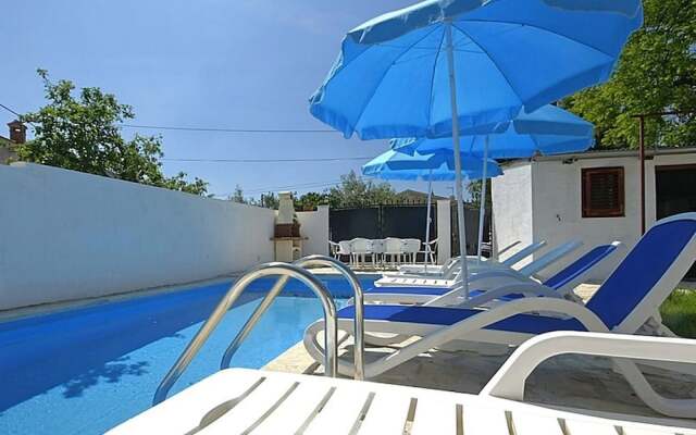 Rustic Villa in Žbandaj With Private Swimming Pool