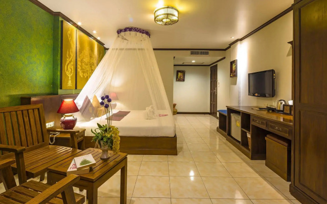 Tanawan Phuket Hotel