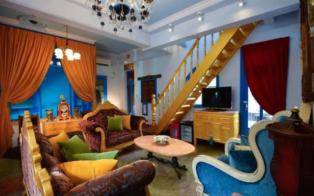Chikan West House