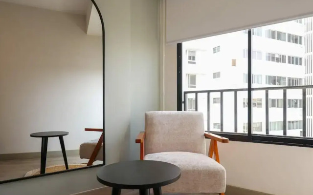w Grandiose 1BR w Great Balcony in San Isidro
