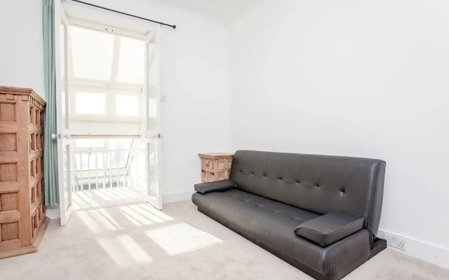 Elegant Victorian 3 Bed Home near Hammersmith