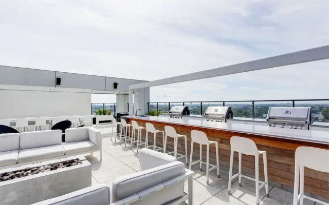 Bell Centre Apartments by Hometrotting