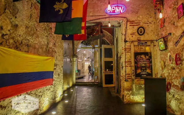 Bourbon St Hostal Boutique - Hostel