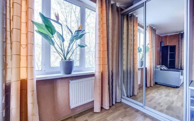 AG Apartment Bolshevikov 5