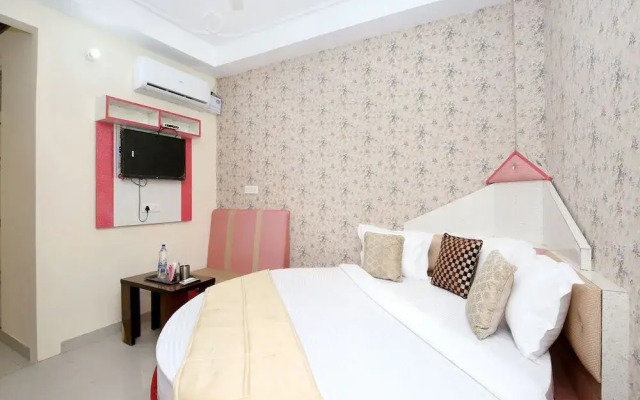 OYO 12745 Hotel Red House
