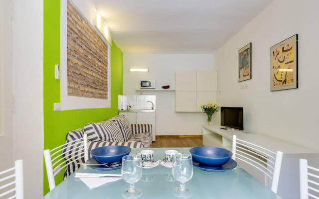 Rome as you feel - Monti Colosseo Apartments