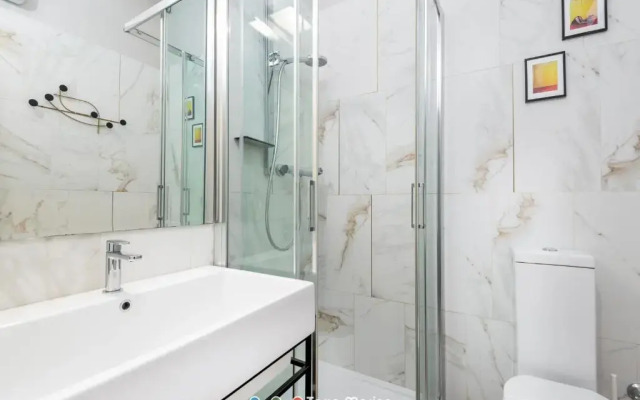 Suite 14, Terre Marine