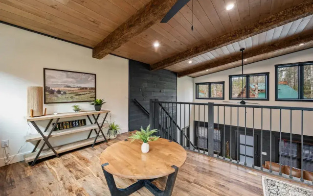 Game Room-hot Tub-10 Mins to Downtown Gatlinburg