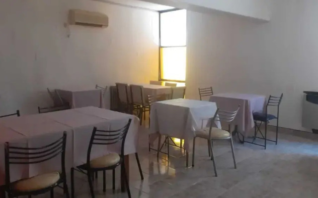 Hotel Cronos