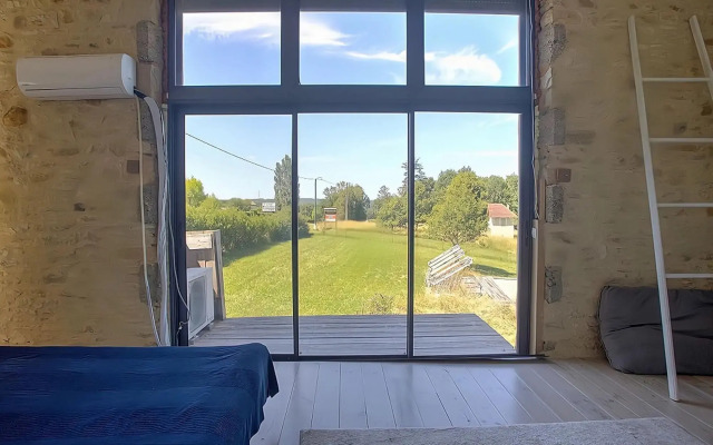 Inviting holiday home in Gourdon with terrace
