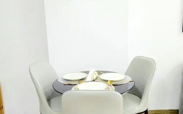 Luxurious Nairobi Condo With Rooftop Pool & Gym