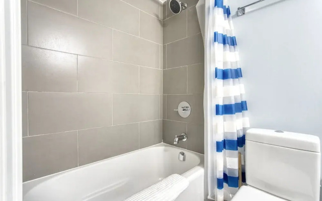 Yorkville Modern 1 Bedroom Suite Toronto