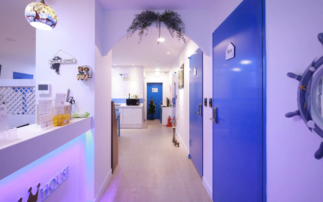 Road Myeongdong Guesthouse