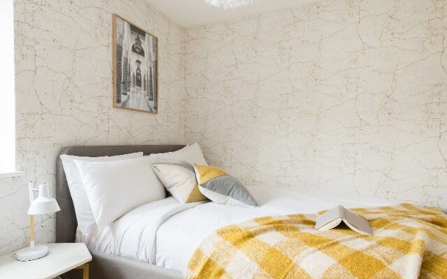 The Century Chalet - Contemporary 2bdr Townhouse With Parking