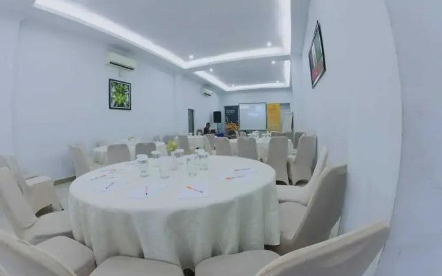 Anaya Hotel and Ballroom