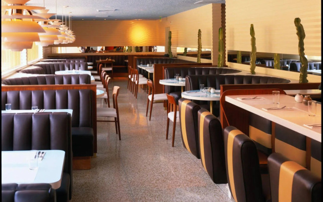 The Standard Hollywood