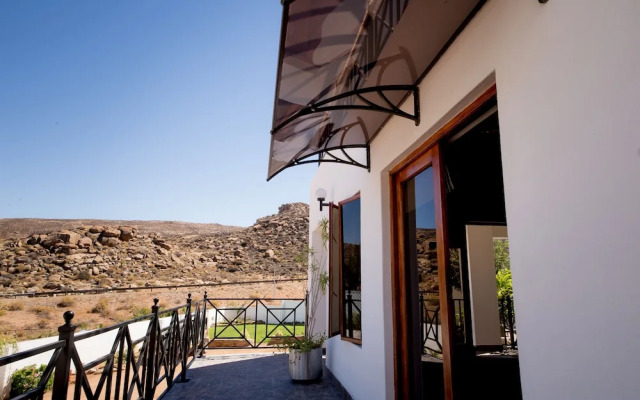 Nama White Guest House