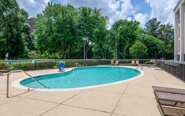 Spark by Hilton Atlanta Airport South College Park